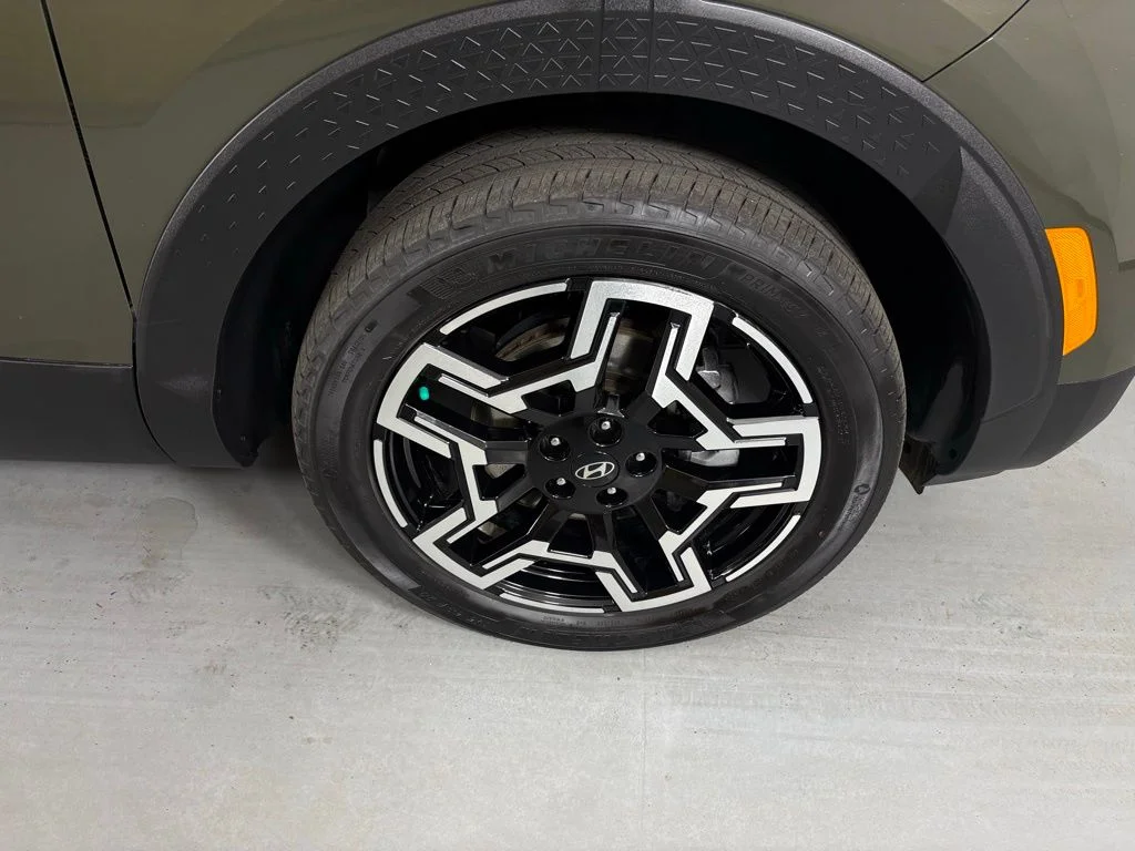 Used 2025 Green Hyundai Limited image 10