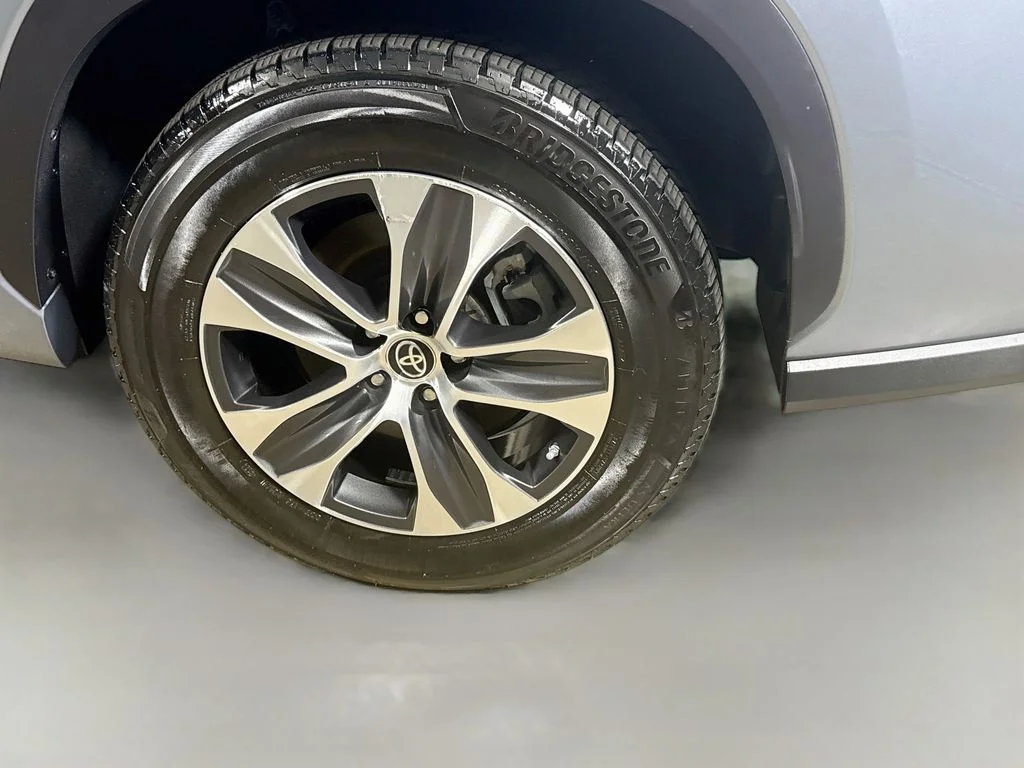 Used 2022 Moon Dust Toyota Hybrid XLE image 30
