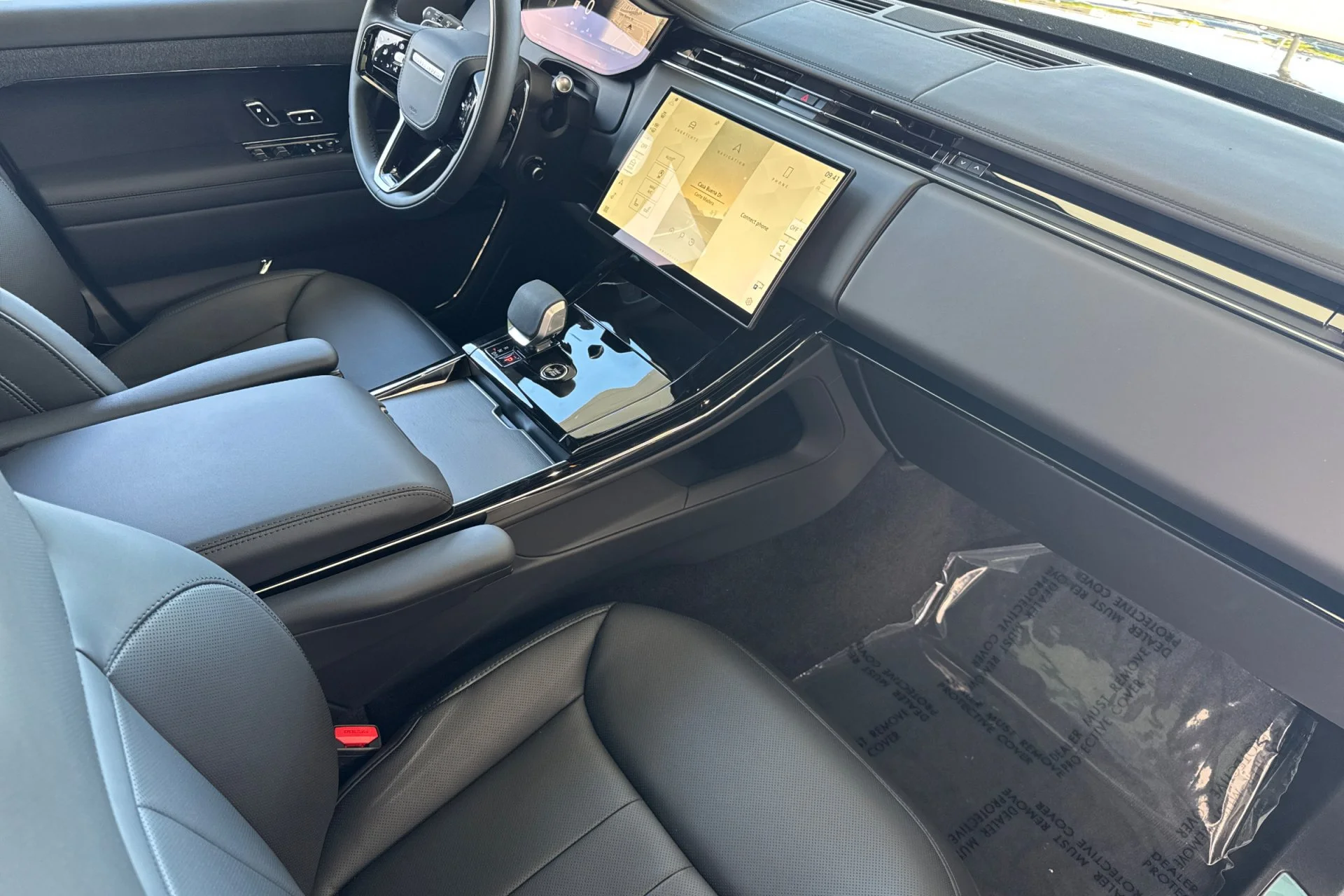 New 2026 Santorini Black Land Rover Dynamic SE image 18