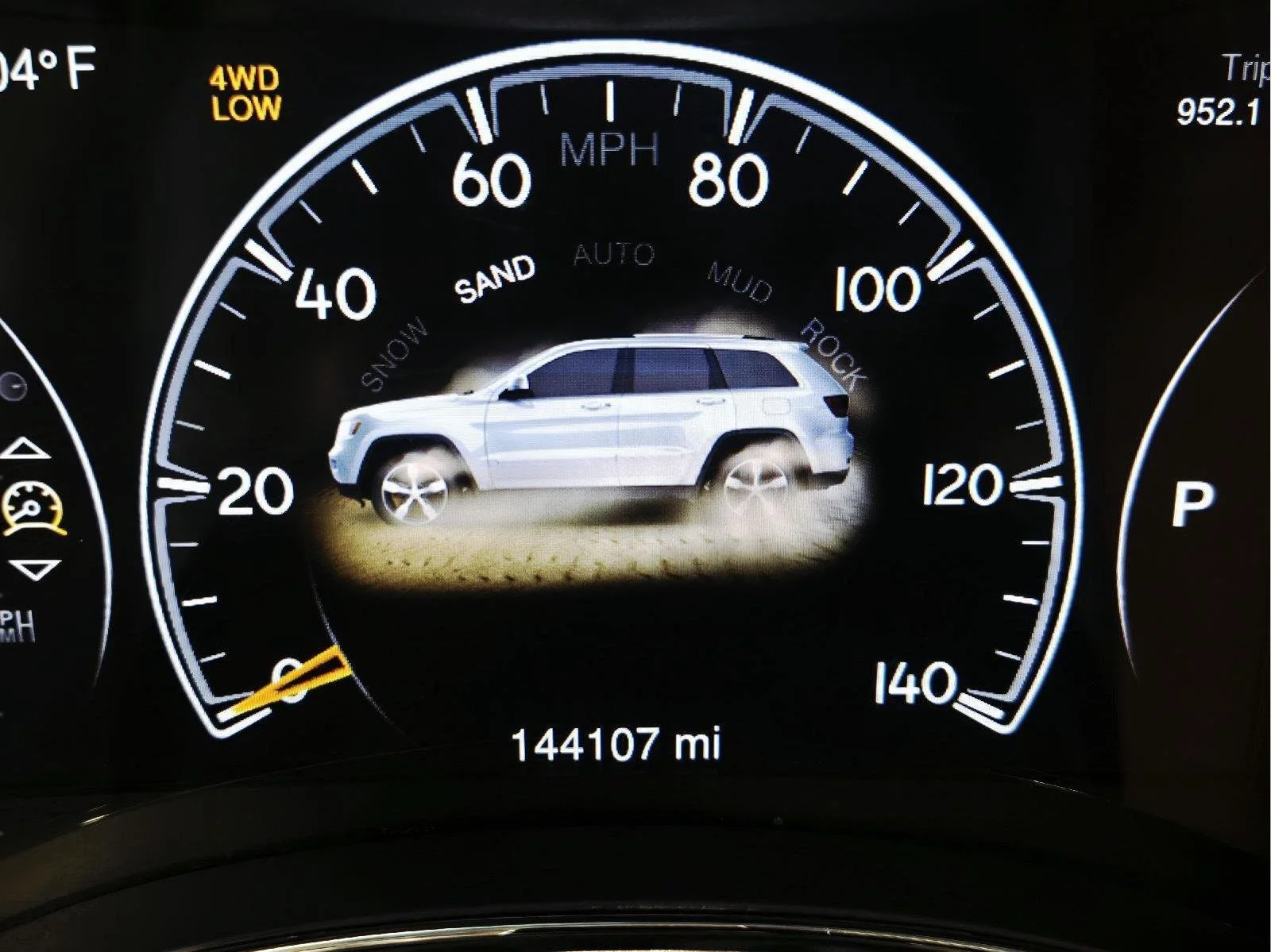 Used 2015 Bright White Clearcoat Jeep Limited image 31