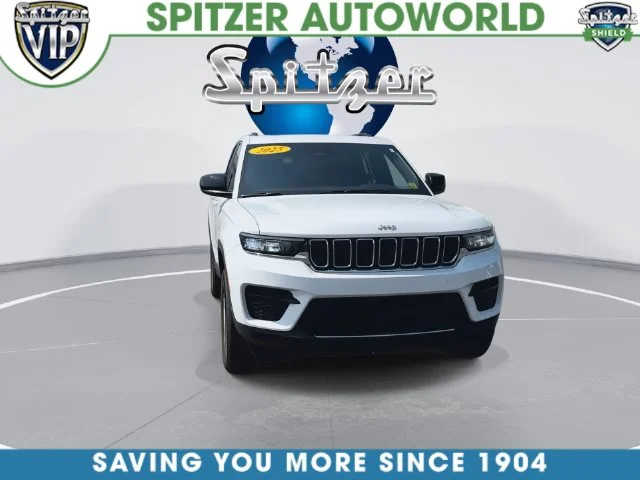 Used 2025 White Jeep Laredo X image 4