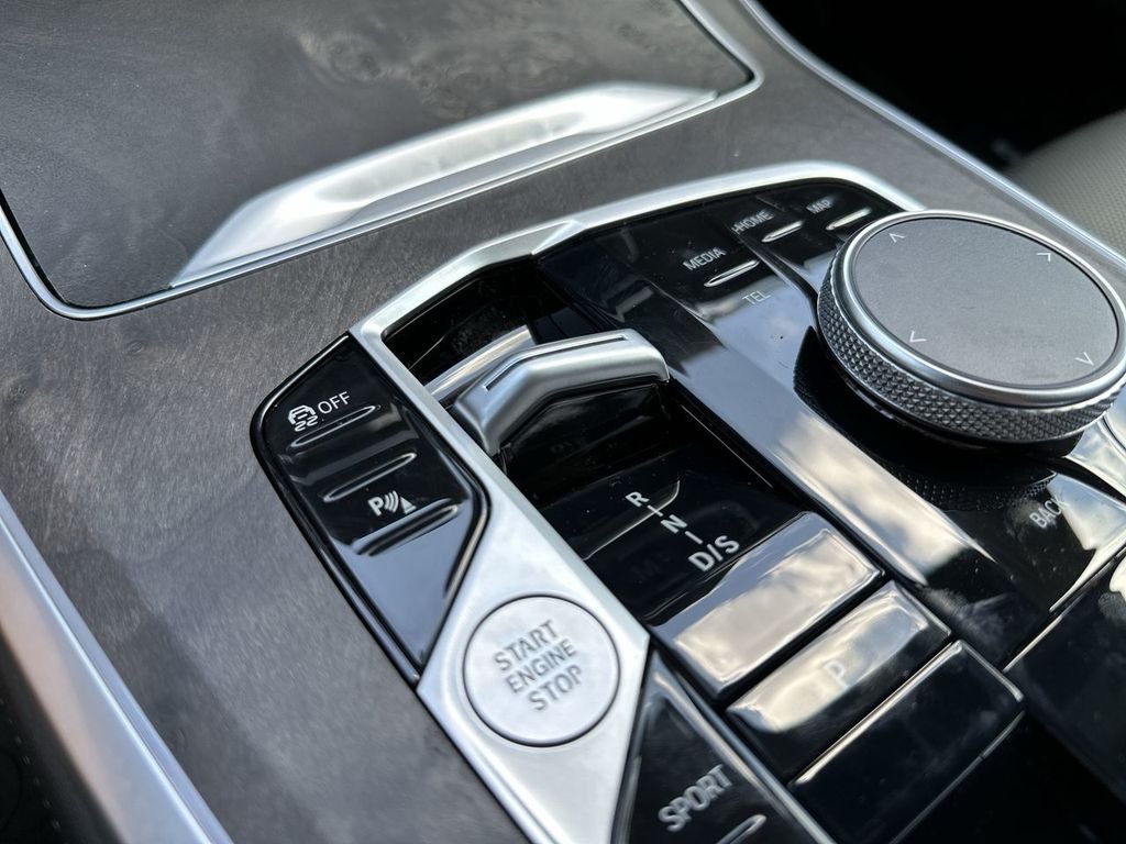 Used 2024 Gray BMW xDrive40i image 43