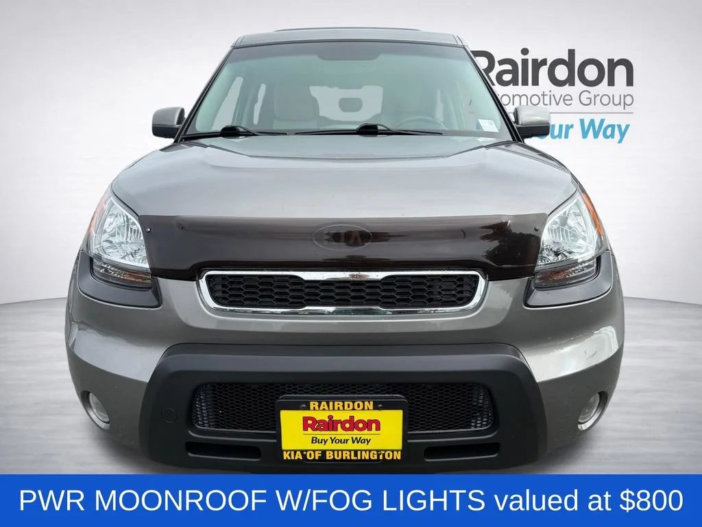 Used 2011 Titanium Kia + image 2