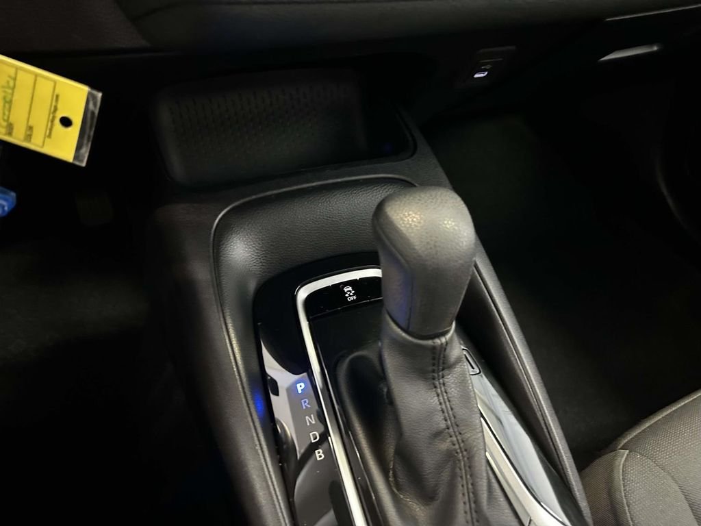 Certified Used 2025  Toyota LE image 23