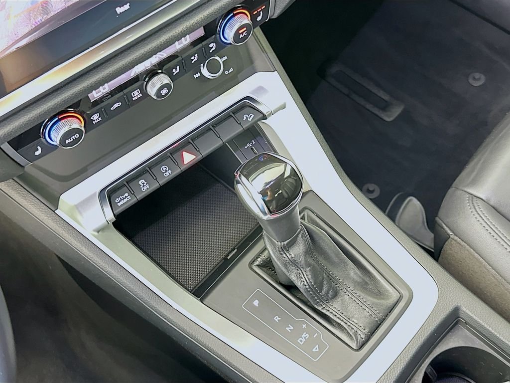 Used 2019 Mythos Black Metallic Audi 2.0T Premium image 16
