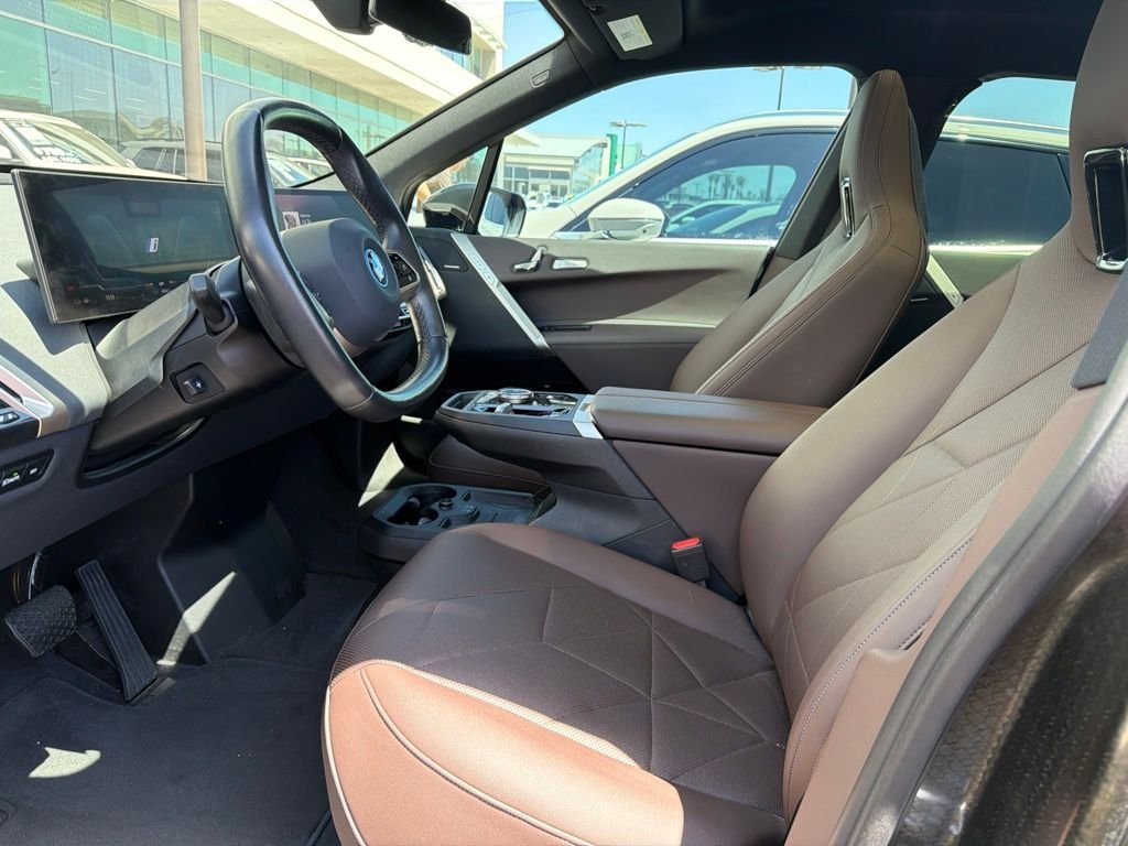 Certified Used 2024 Black Sapphire Metallic BMW xDrive50 image 7