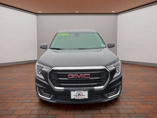 Used 2024 Black GMC SLE image 24