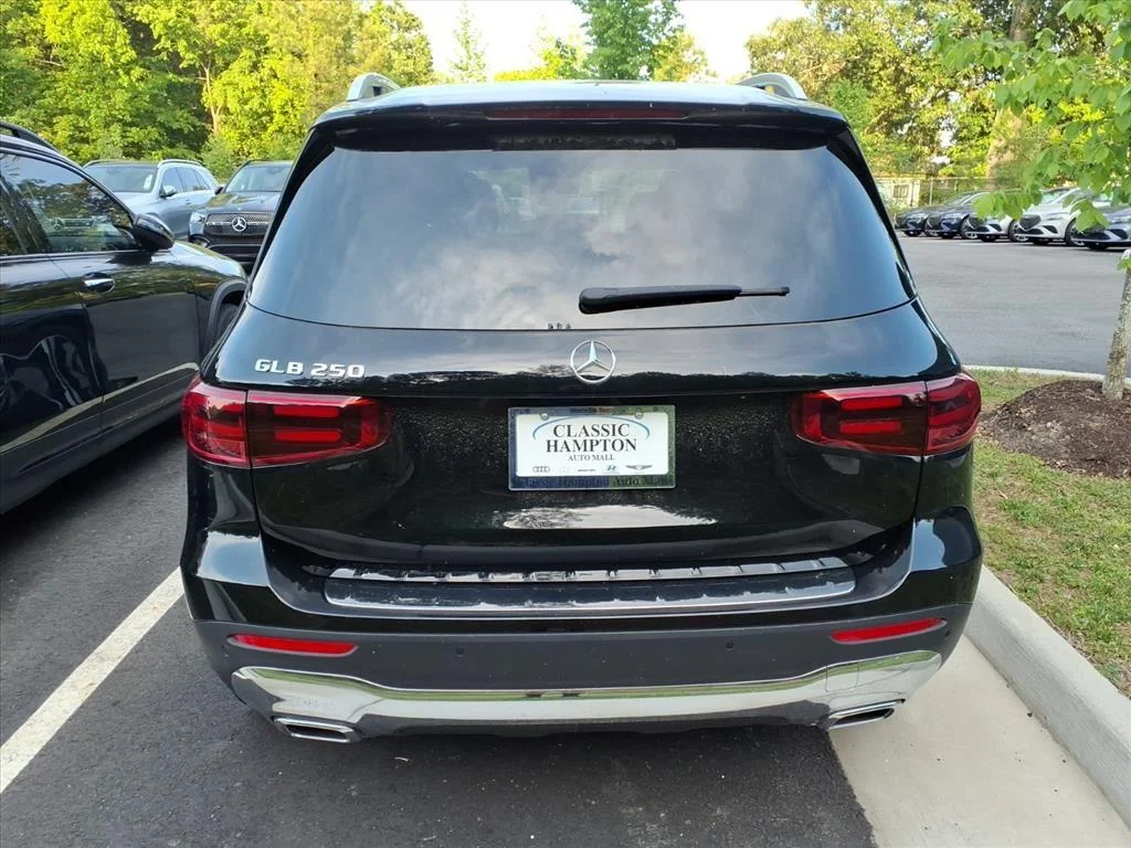 New 2025 Night Black Mercedes-Benz GLB 250 image 33