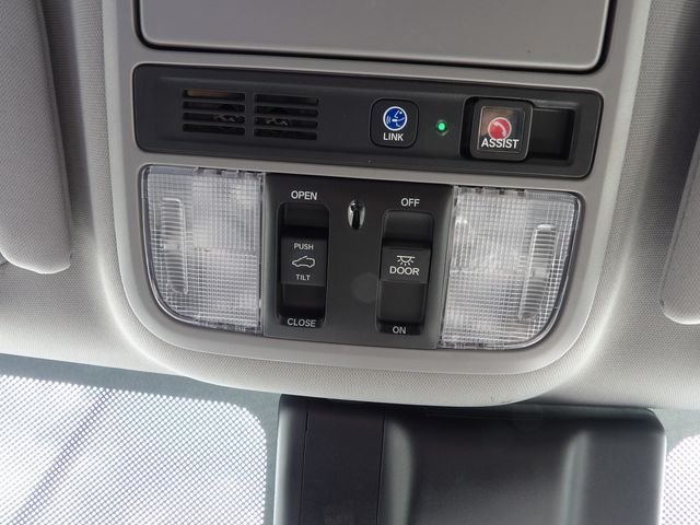 Used 2020 Pacific Pewter Metallic Honda Touring image 44