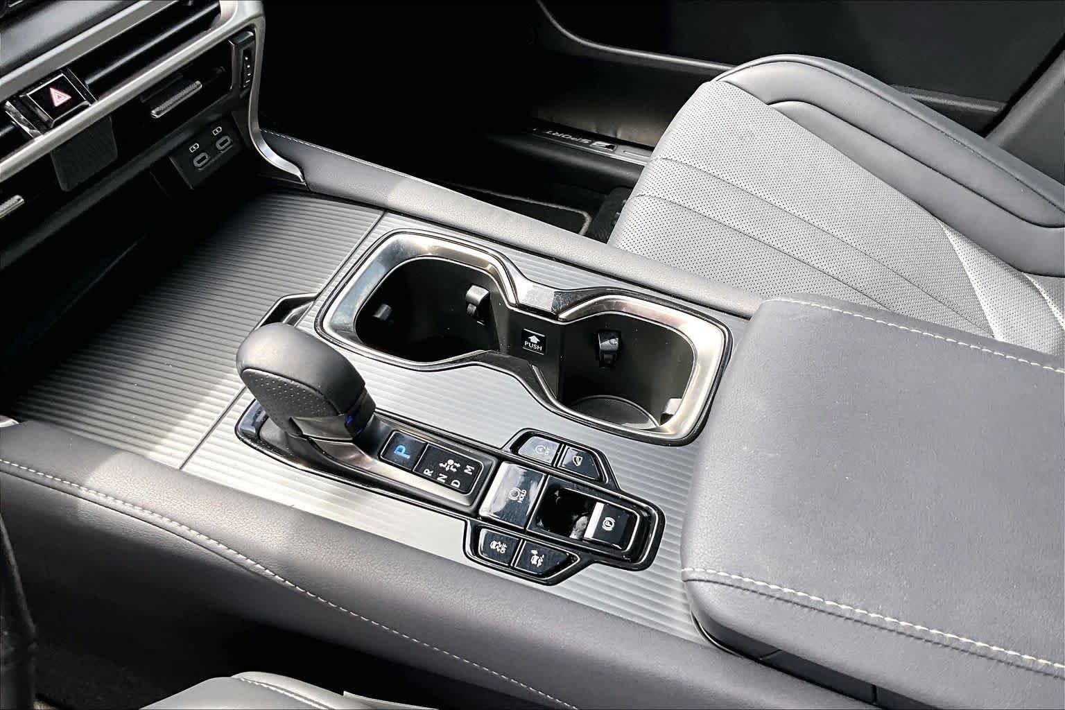 Used 2024 Ultra White Lexus F SPORT Handling image 17
