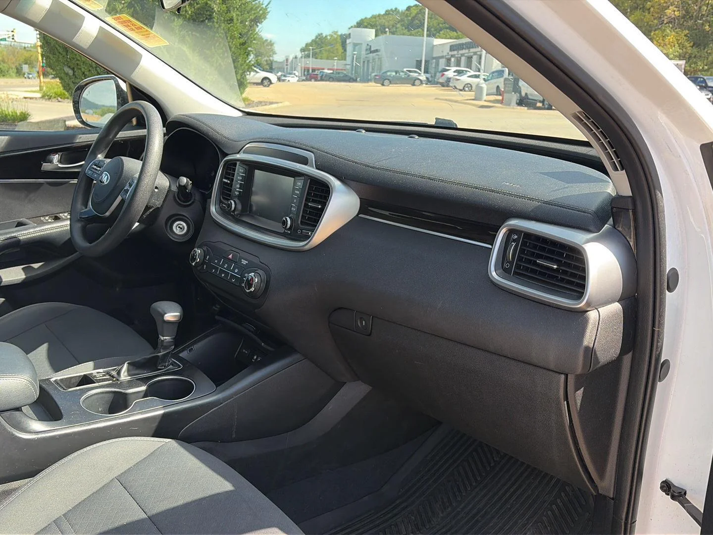 Used 2019 White Kia LX image 34
