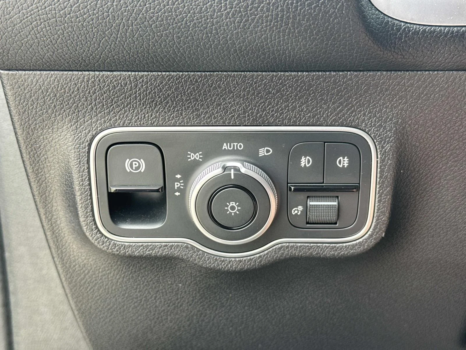 Certified Used 2025 Black Mercedes-Benz GLB 250 image 20