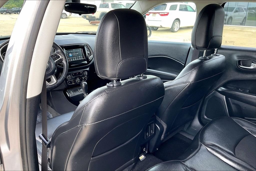 Used 2019 Silver Jeep Latitude image 35