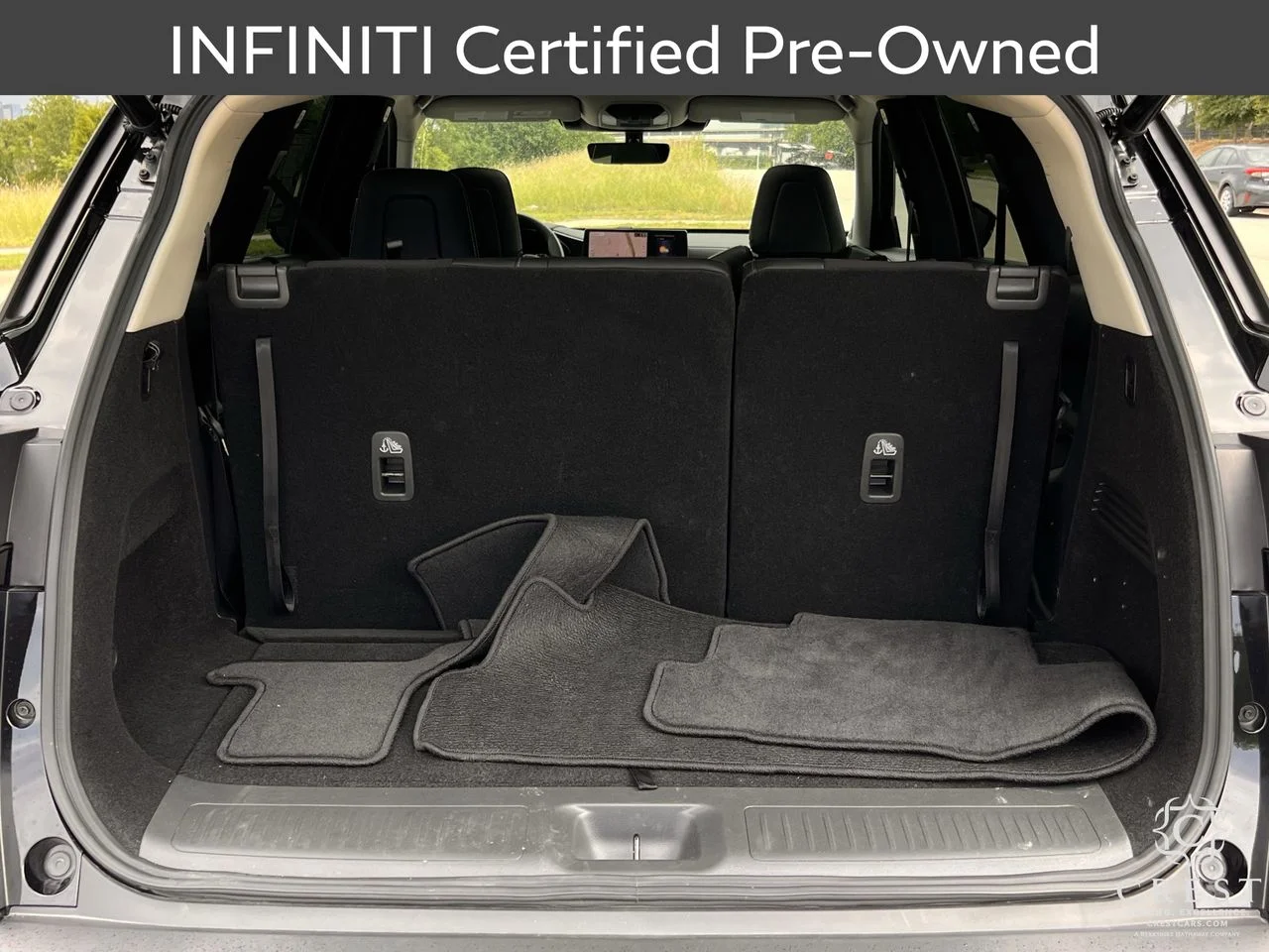 Certified Used 2025 Mineral Black INFINITI LUXE image 31