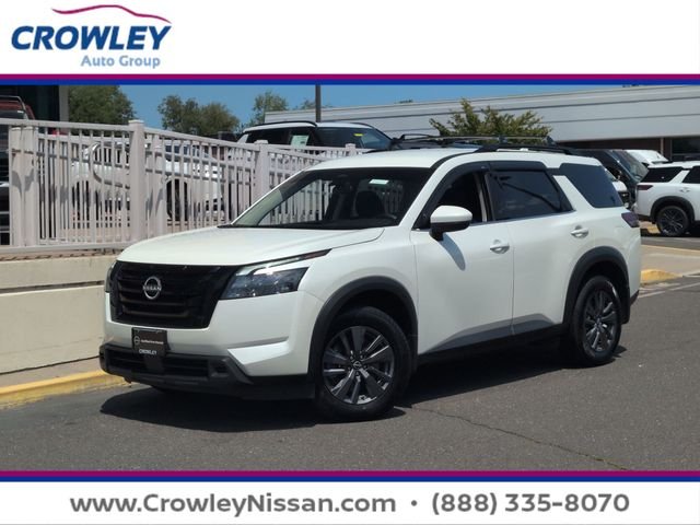 2024 Nissan Pathfinder SV
