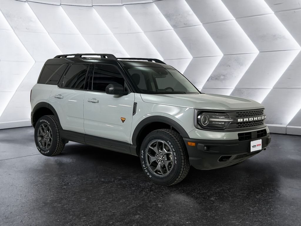 Used 2022 Green Ford Badlands image 1