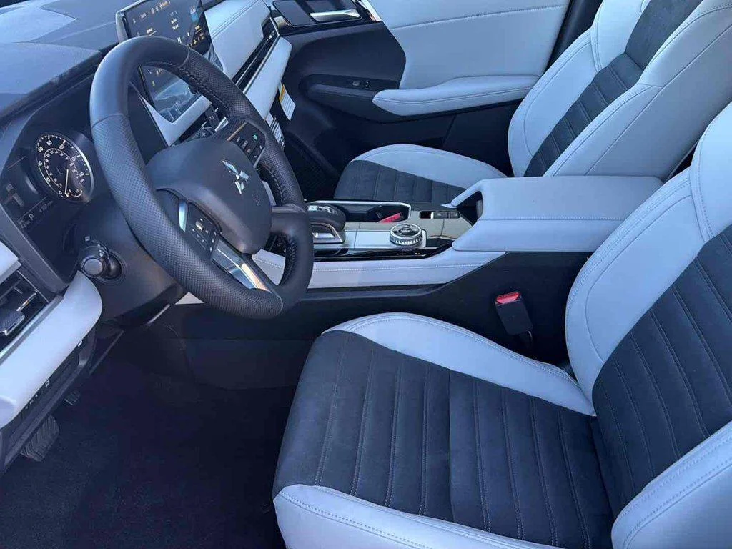 2026 Mitsubishi Outlander SE - Photo 14