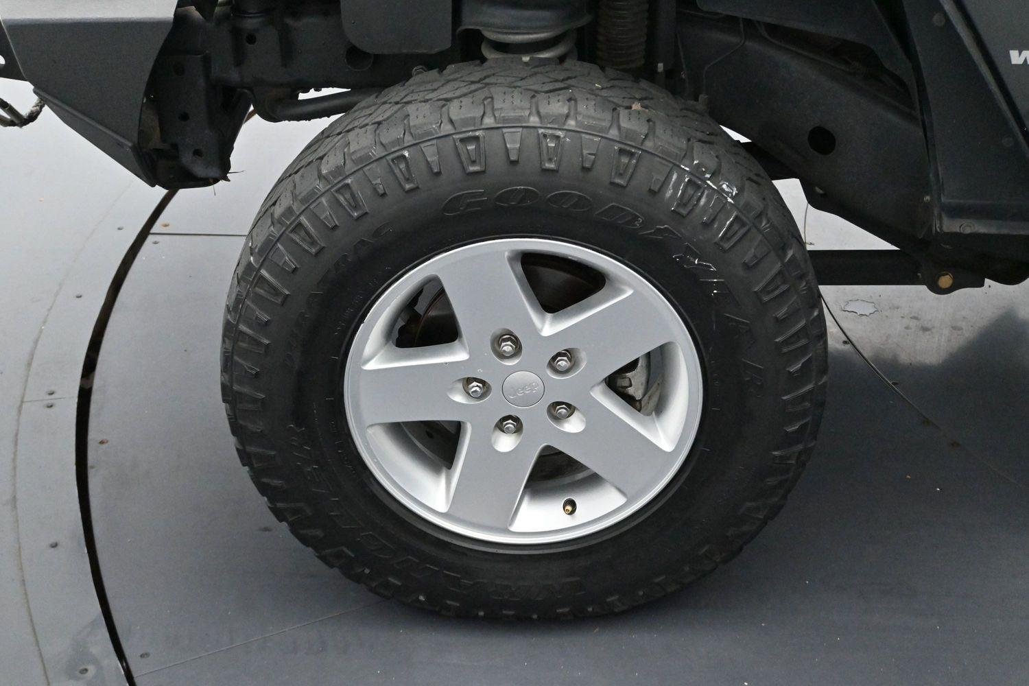Used 2017 Granite Crystal Metallic Clearcoat Jeep Rubicon image 28