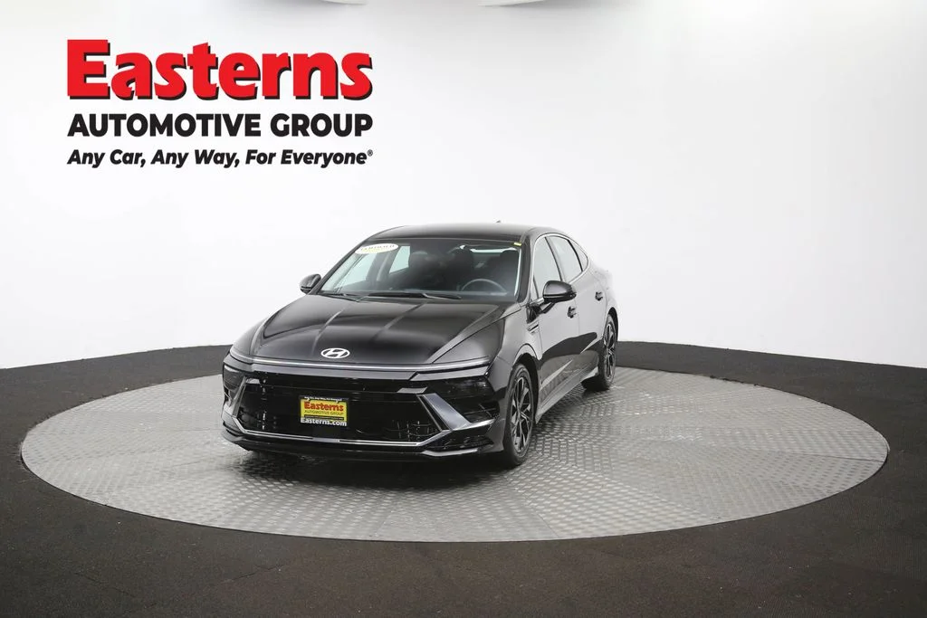 Used 2025 Black Hyundai SEL image 55