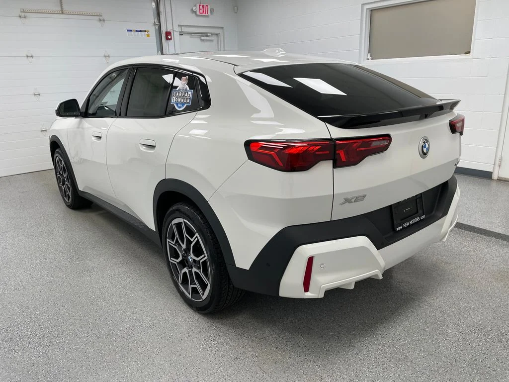 Used 2026 Alpine White BMW xDrive28i image 7