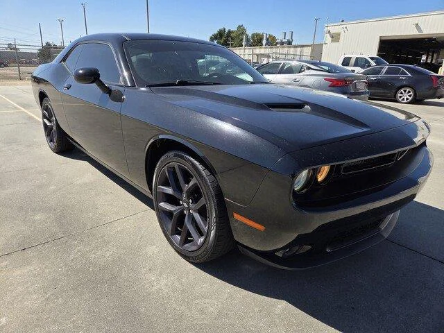 Used 2019 Pitch Black Clearcoat Dodge SXT image 7