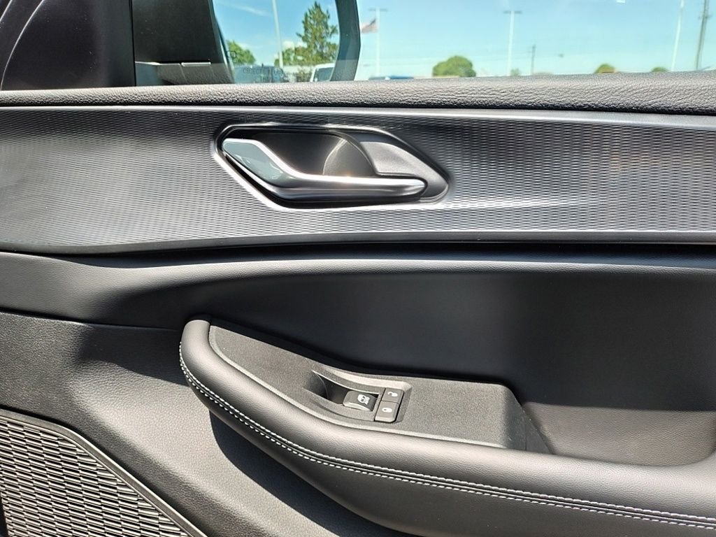 New 2026 Baltic Gray Metallic Clear-Coat Exterior Paint Jeep Laredo image 35