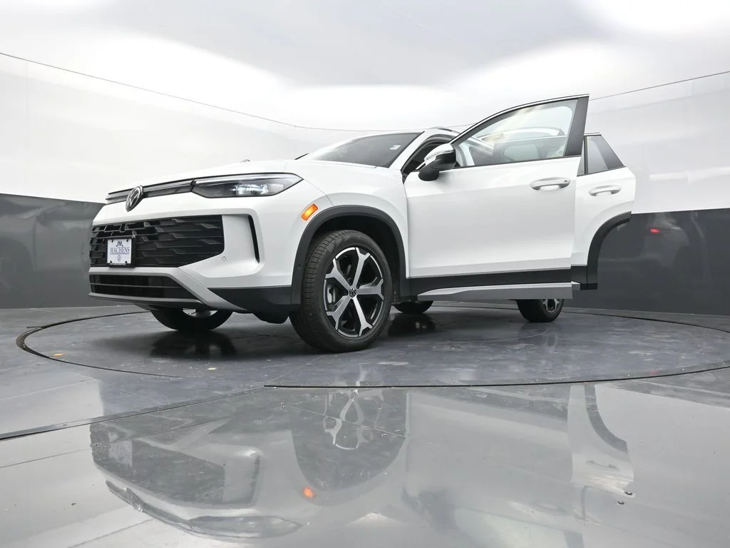 2026 Volkswagen Tiguan SE - Photo 31