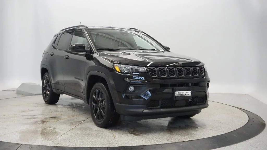 New 2026 Diamond Black Crystal Pearlcoat Jeep Latitude image 14