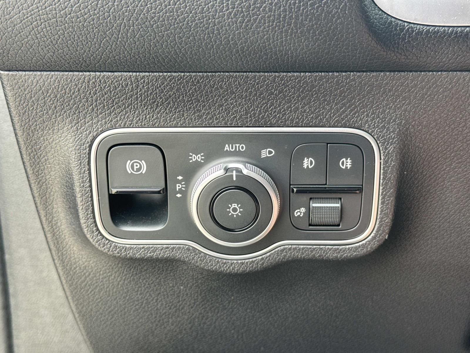Certified Used 2025 Black Mercedes-Benz GLB 250 image 20
