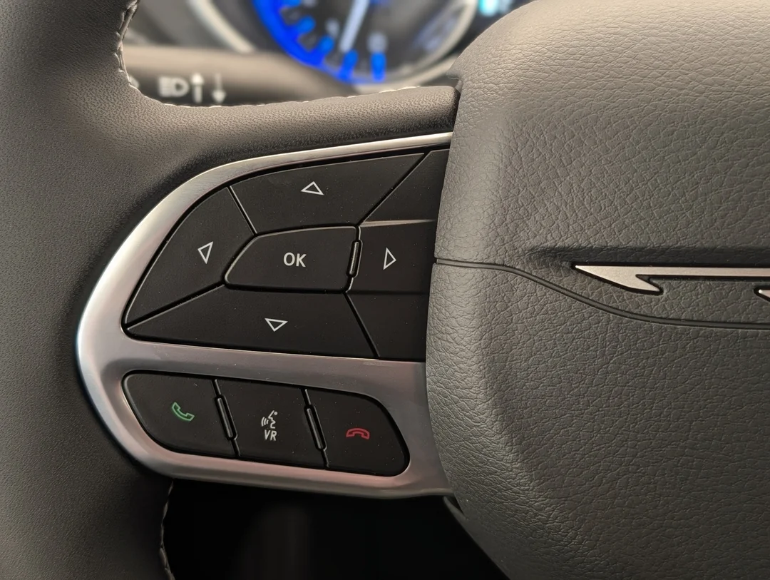 New 2027 White Chrysler Select - - AWD - 3.6L Pentastar VVT V6 - Safety Sphere Pkg w/ 360 Cam - Stow n Go Seats & More! image 17