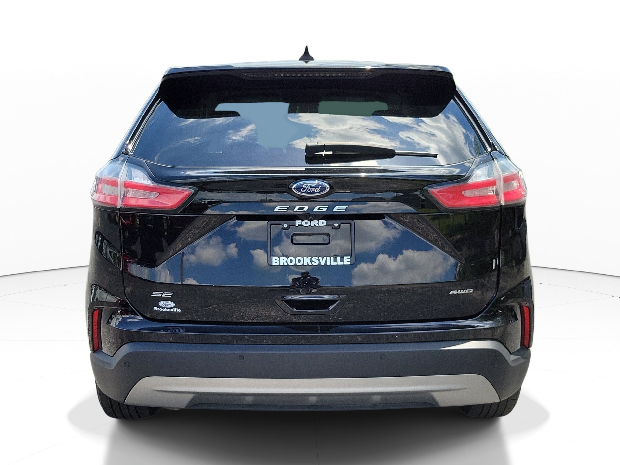 Used 2024 Agate Black Metallic Ford SEL image 4