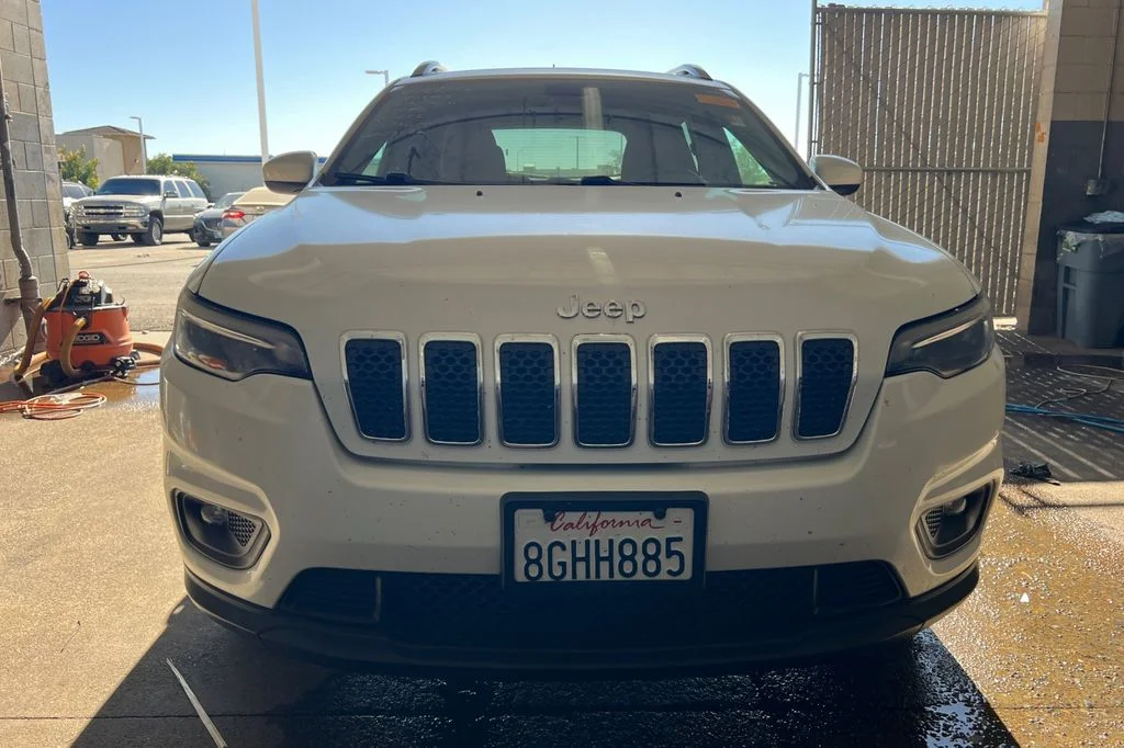 Used 2019 White Jeep Latitude image 3