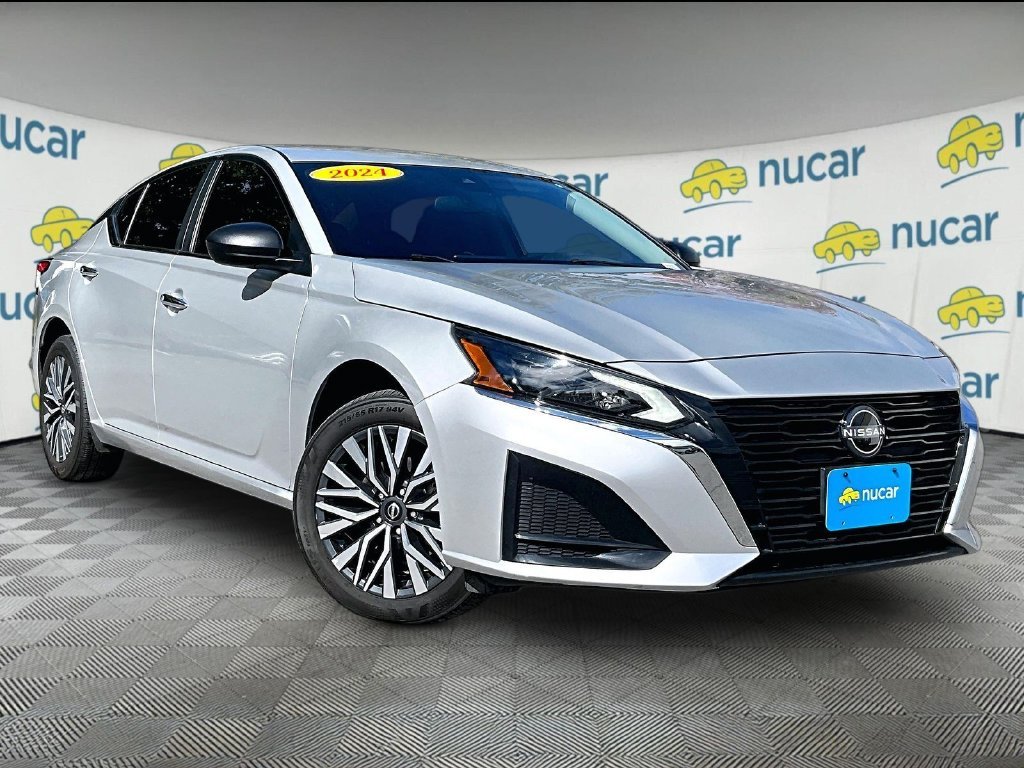 Used 2024 Brilliant Silver Metallic Nissan 2.5 SV image 1