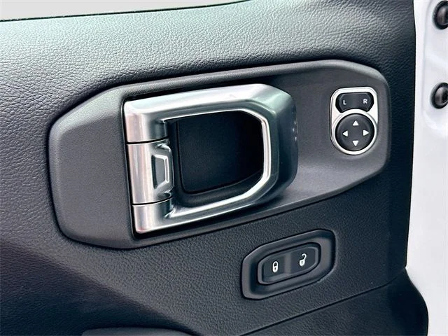 2025 Jeep Wrangler 4-Door Sahara - Photo 12