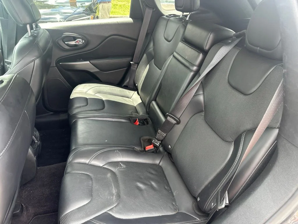 Used 2019 Crystal Metallic Jeep Limited image 15
