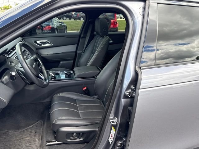 Used 2023  Land Rover R-Dynamic S MHEV image 8
