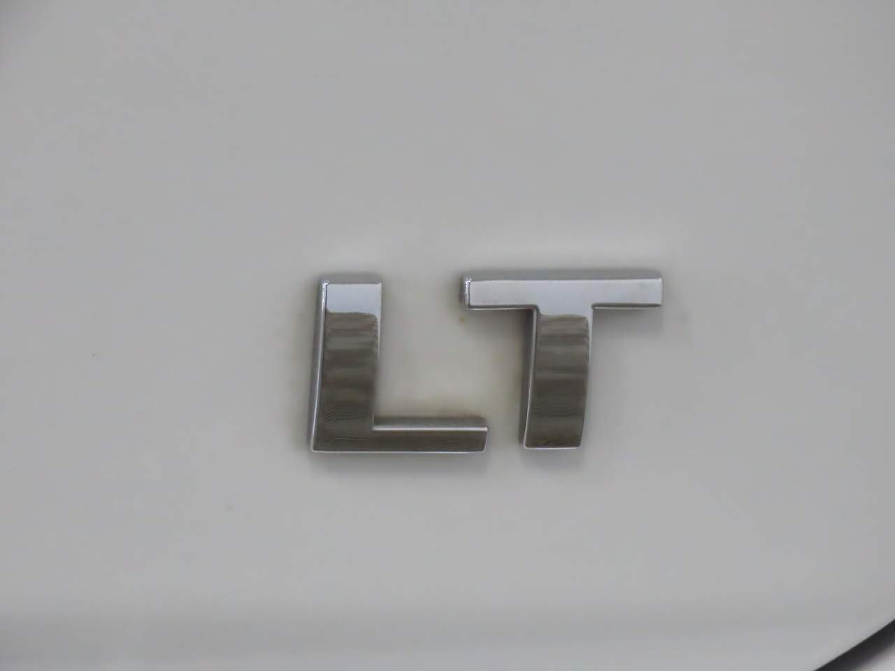 Used 2024 Summit White Chevrolet LT image 6