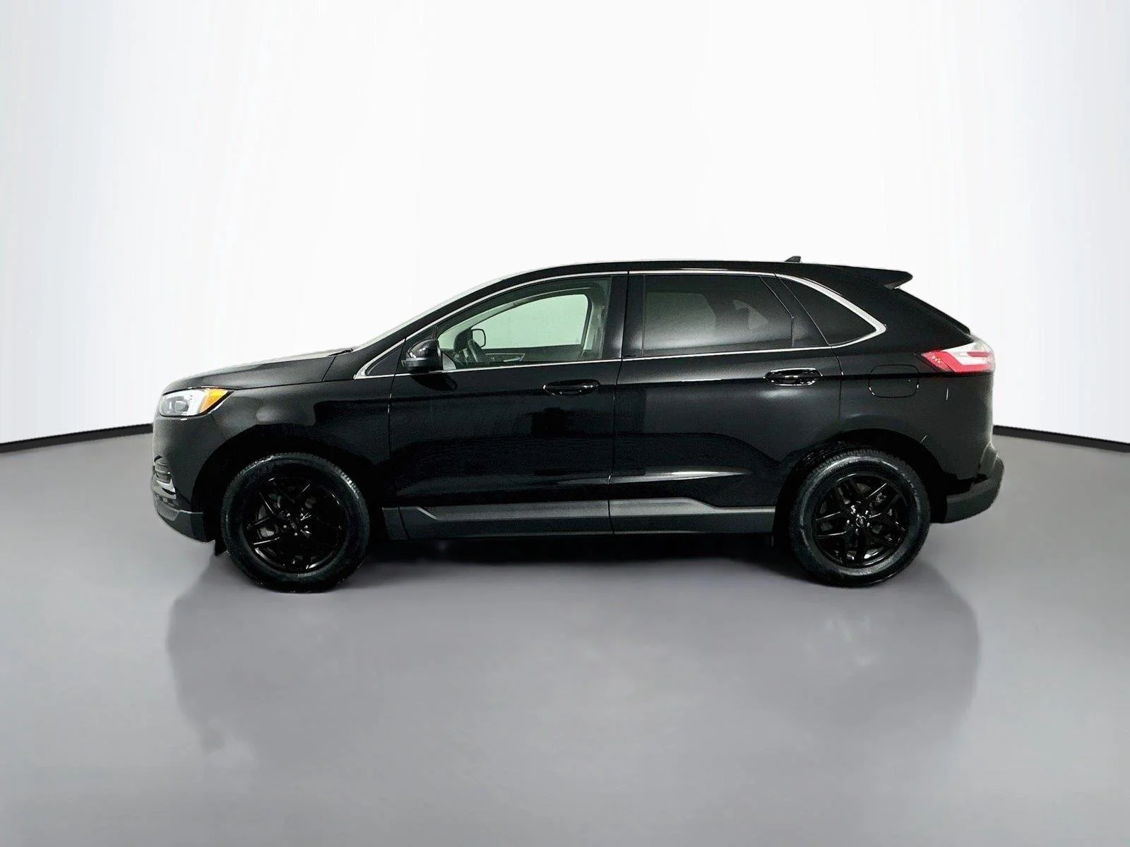Used 2024 Agate Black Ford SEL image 8