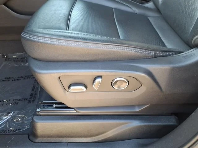 Used 2025 Sterling Metallic GMC Denali image 19