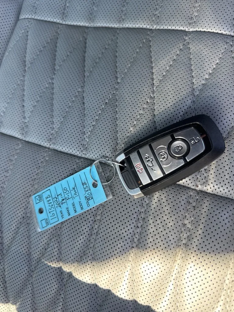 Used 2022 Blue Ford Limited image 22