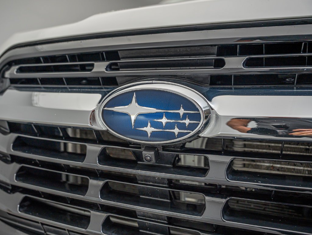 Used 2023 Crystal White Pearl Subaru Limited image 11