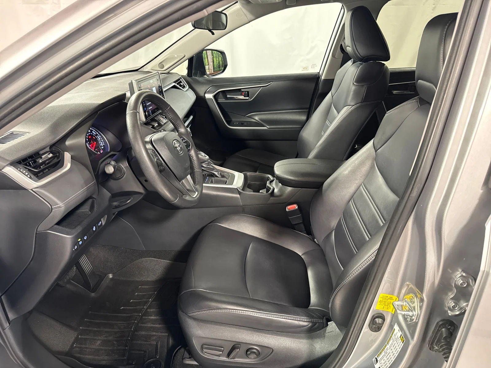 Used 2019 Silver Sky Metallic Toyota XLE Premium image 3