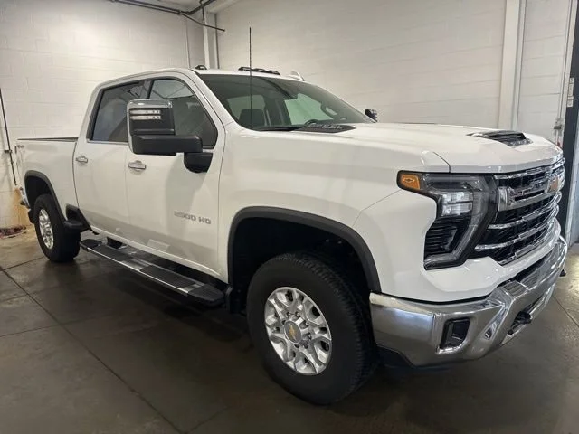 Used 2025 Summit White Chevrolet LTZ image 3