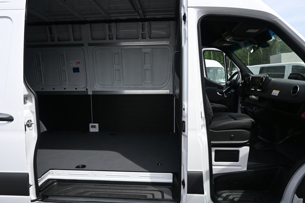 New 2026 Arctic White Mercedes-Benz Cargo 170 WB image 22