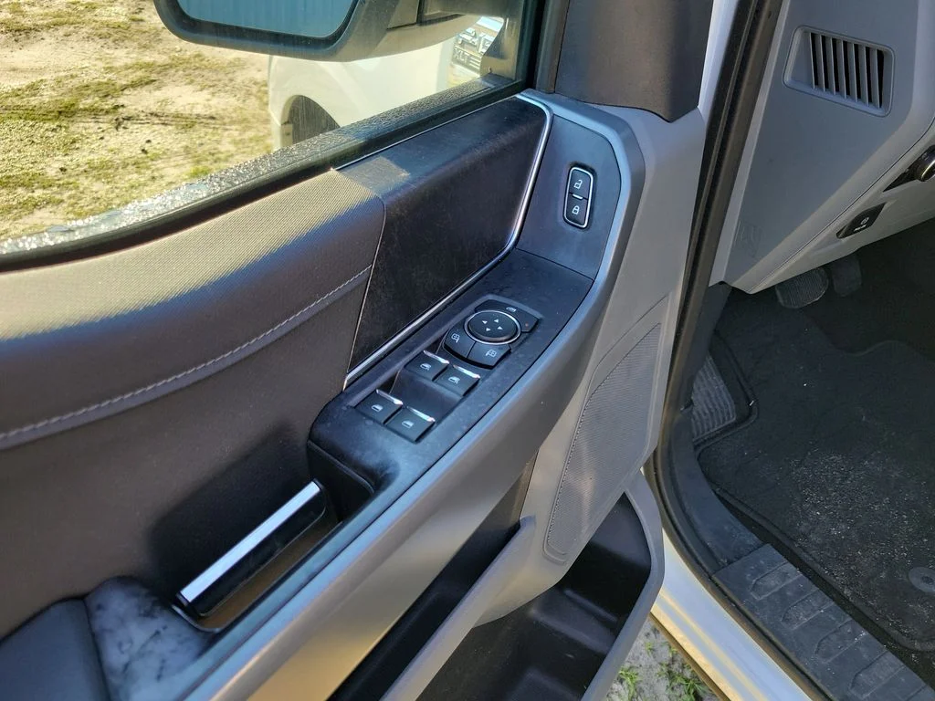 Used 2022 Oxford White Ford XLT image 11