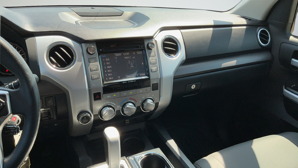 Used 2018 Gray Toyota SR5 image 8