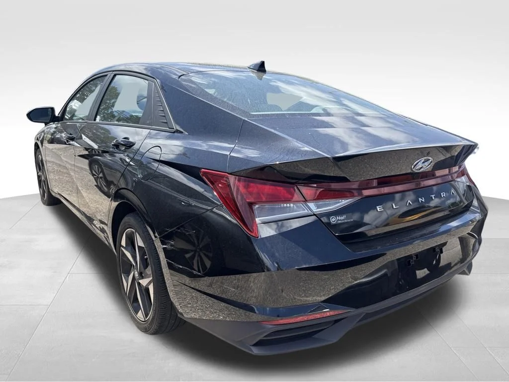Used 2023 Black Hyundai SEL image 12