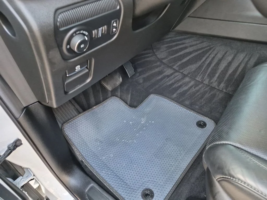 Used 2023 White Jeep Base image 22