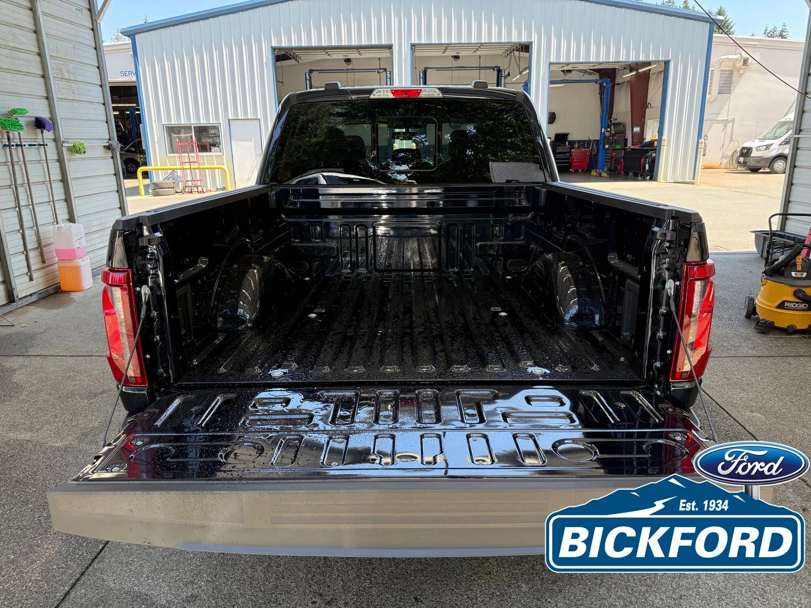 New 2026 Blue Ford XLT image 7
