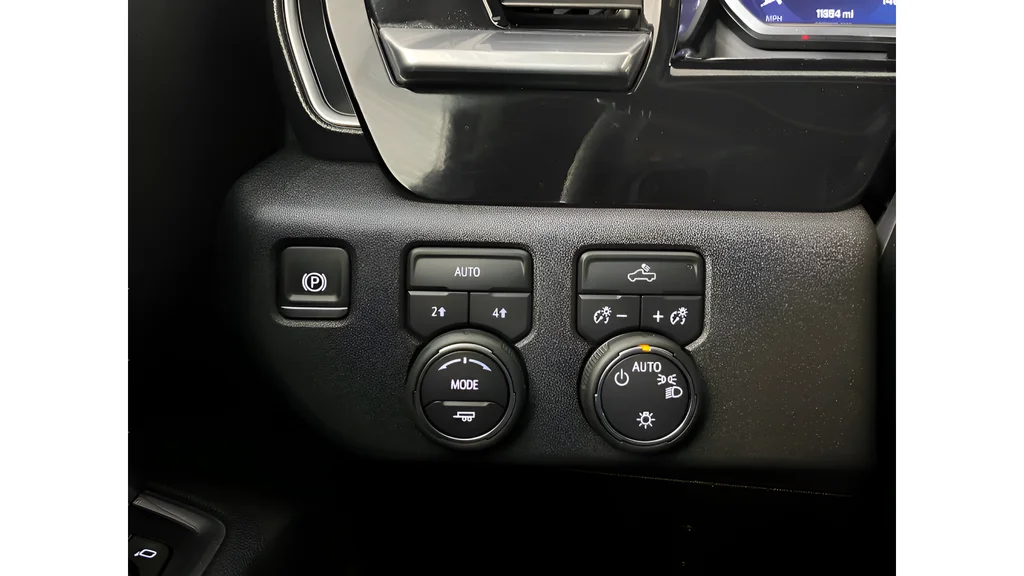 Used 2024 White Chevrolet LT image 22